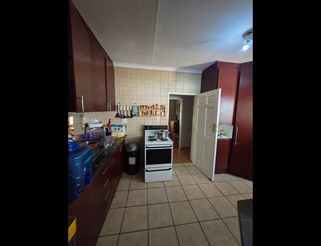 4 BEDROOM HOUSE TO LET IN ARCON PARK